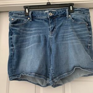 Women’s Torrid jean shorts size 18